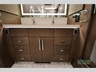 2025 Newmar King Aire — photo 33 view