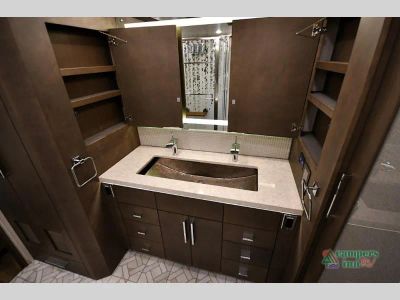 2025 Newmar King Aire — photo 32 view