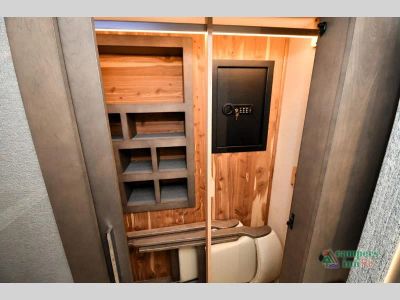 2025 Newmar King Aire — photo 36 view