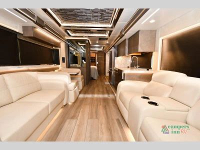 2025 Newmar King Aire — photo 8 view