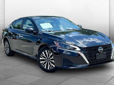 2025 Nissan Altima SV in Super Black — front three-quarter view