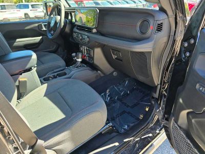 2026 Jeep Wrangler — photo 32 view