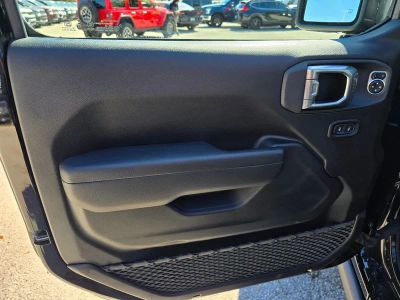 2026 Jeep Wrangler — photo 14 view