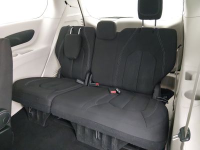 2023 Chrysler Voyager - Photo 17