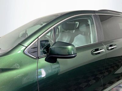 2024 Toyota Sienna — photo 10 view