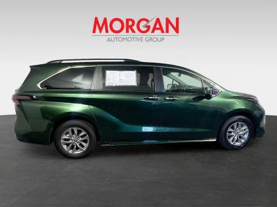 2024 Toyota Sienna — side profile view