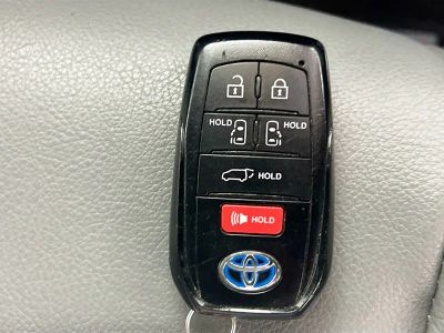 2024 Toyota Sienna — photo 32 view