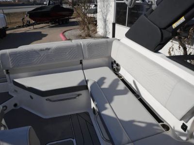 2025 Sea Ray ECT 6.2L MPI DTS BR4 - Photo 18