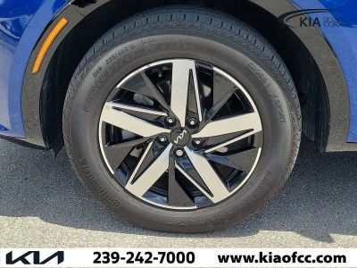 2023 Kia Sorento — photo 8 view