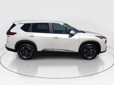 2024 Nissan Rogue — photo 8 view