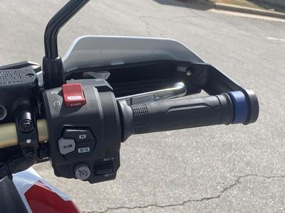 2025 Honda Africa Twin Adventure Sports ES — photo 13 view