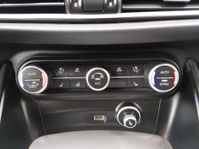 2024 Alfa Romeo Stelvio - Photo 18