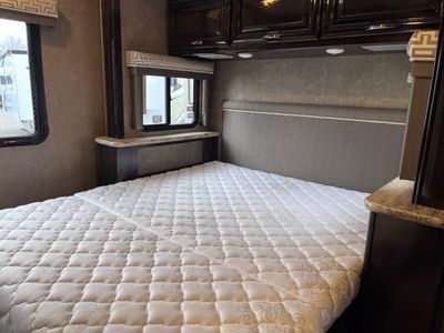 2017 Thor Motor Coach Quantum - Photo 25