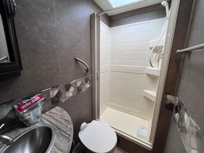 2017 Thor Motor Coach Quantum - Photo 27