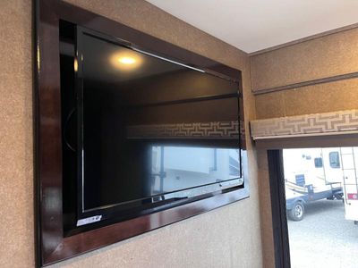 2017 Thor Motor Coach Quantum - Photo 26