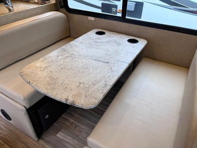 2017 Thor Motor Coach Quantum - Photo 15
