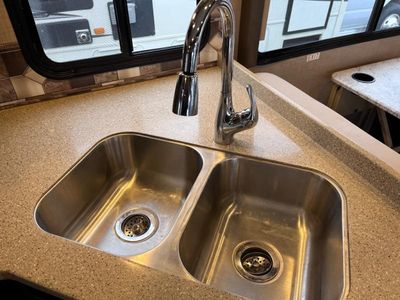 2017 Thor Motor Coach Quantum - Photo 20