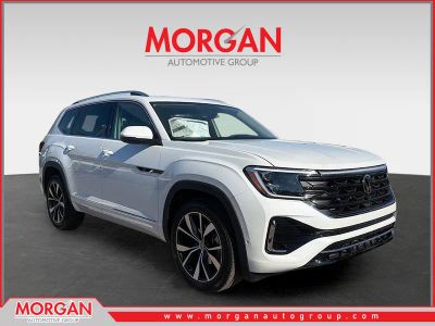 2026 Volkswagen Atlas 2.0T SEL Premium R-Line in White Pearl — front three-quarter view