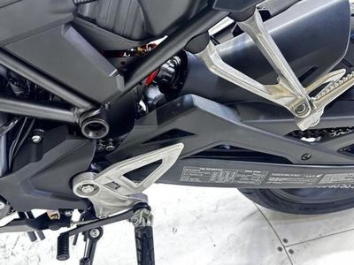 2025 Honda CB300R - Photo 13
