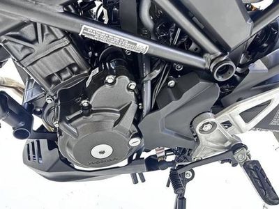 2025 Honda CB300R - Photo 14