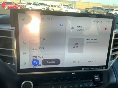 2023 Toyota Tundra — photo 11 view