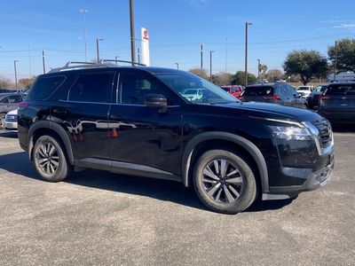 2022 Nissan Pathfinder - Photo 2