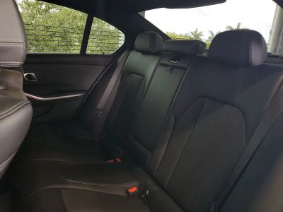 2025 BMW 3 Series — photo 8 view