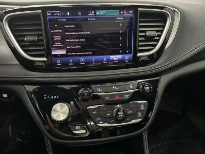2021 Chrysler Pacifica Hybrid - Photo 14