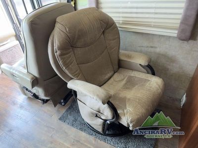 2007 Fleetwood RV Bounder Diesel - Photo 9
