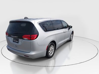 2024 Chrysler Voyager - Photo 7