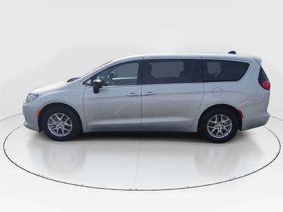 2024 Chrysler Voyager - Photo 4