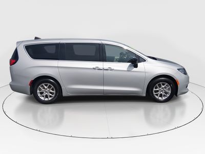 2024 Chrysler Voyager - Photo 8