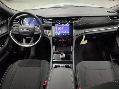 2025 Jeep Grand Cherokee — photo 32 view