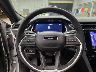 2025 Jeep Grand Cherokee — photo 16 view