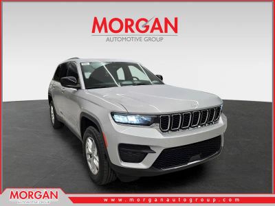 2025 Jeep Grand Cherokee Laredo X in Silver Zynith — front three-quarter view