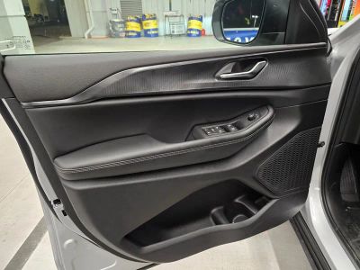 2025 Jeep Grand Cherokee — photo 12 view
