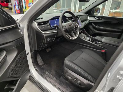 2025 Jeep Grand Cherokee — photo 14 view
