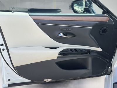 2024 Lexus ES - Photo 22
