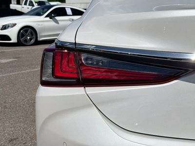 2024 Lexus ES - Photo 10