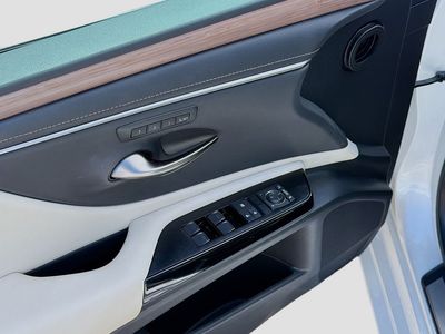2024 Lexus ES - Photo 23