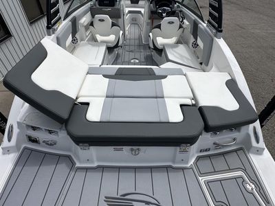 2025 Chaparral 23 SSi - Photo 11