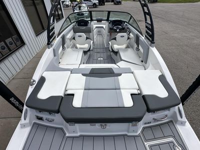 2025 Chaparral 23 SSi - Photo 9