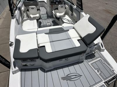 2025 Chaparral 23 SSi - Photo 12