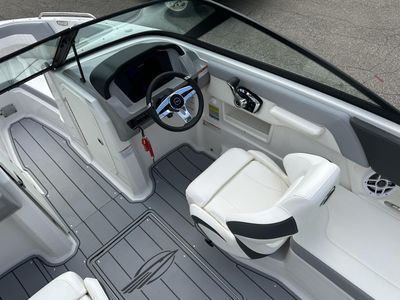 2025 Chaparral 23 SSi - Photo 15