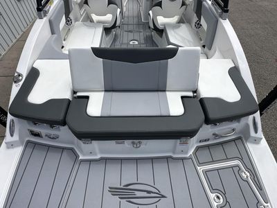 2025 Chaparral 23 SSi - Photo 10