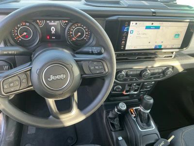 2026 Jeep Gladiator — photo 15 view