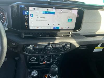 2026 Jeep Gladiator — photo 12 view