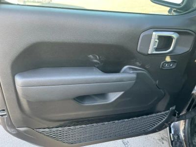 2026 Jeep Gladiator — photo 16 view