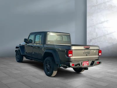 2026 Jeep Gladiator — detail view