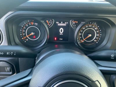 2026 Jeep Gladiator — photo 11 view